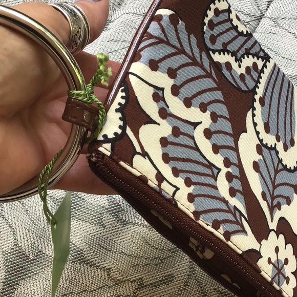 NWT Vera Bradley wristlet with metal ring holder - Picture 3 of 6